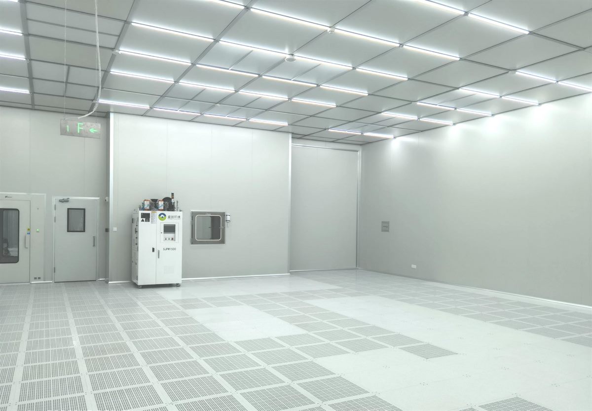iso5_cleanroom_ceiling_floor.jpg